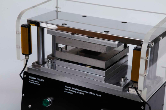 Máquina de formação de perfuração automática para o filme laminado de alumínio da bateria do telefone celular usado para o laboratório Rese da produção da bateria